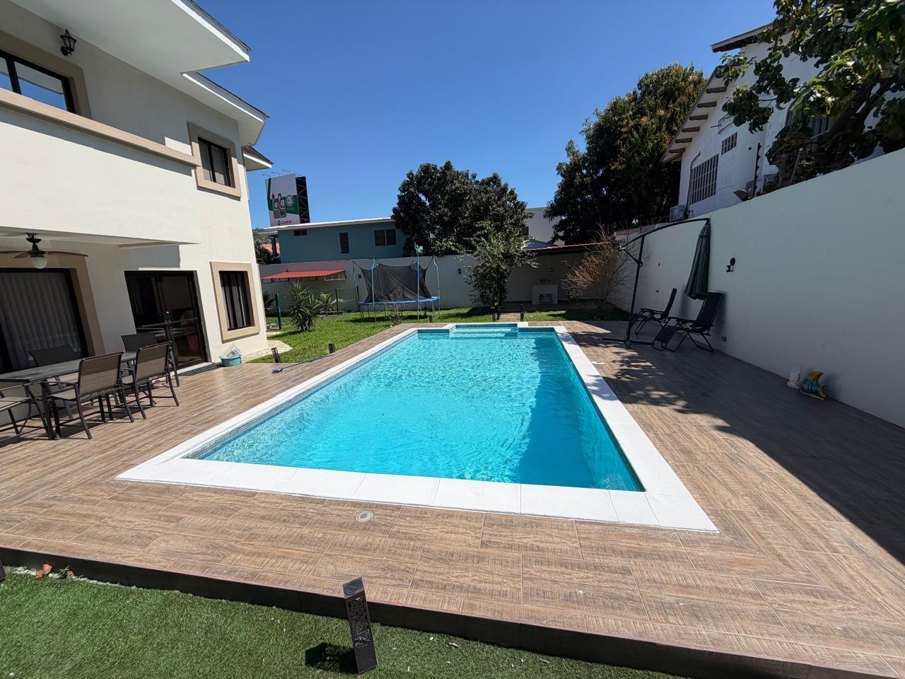 Mantenimiento de piscina rectangular