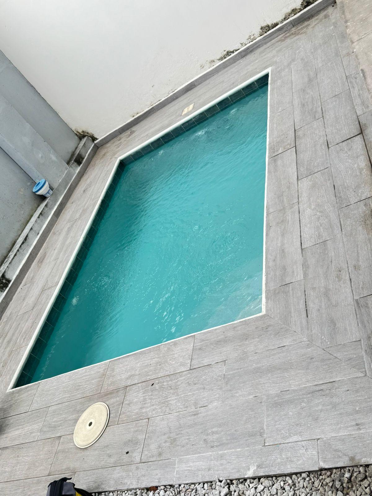 Resultado final de la piscina rectangular después de la reparación