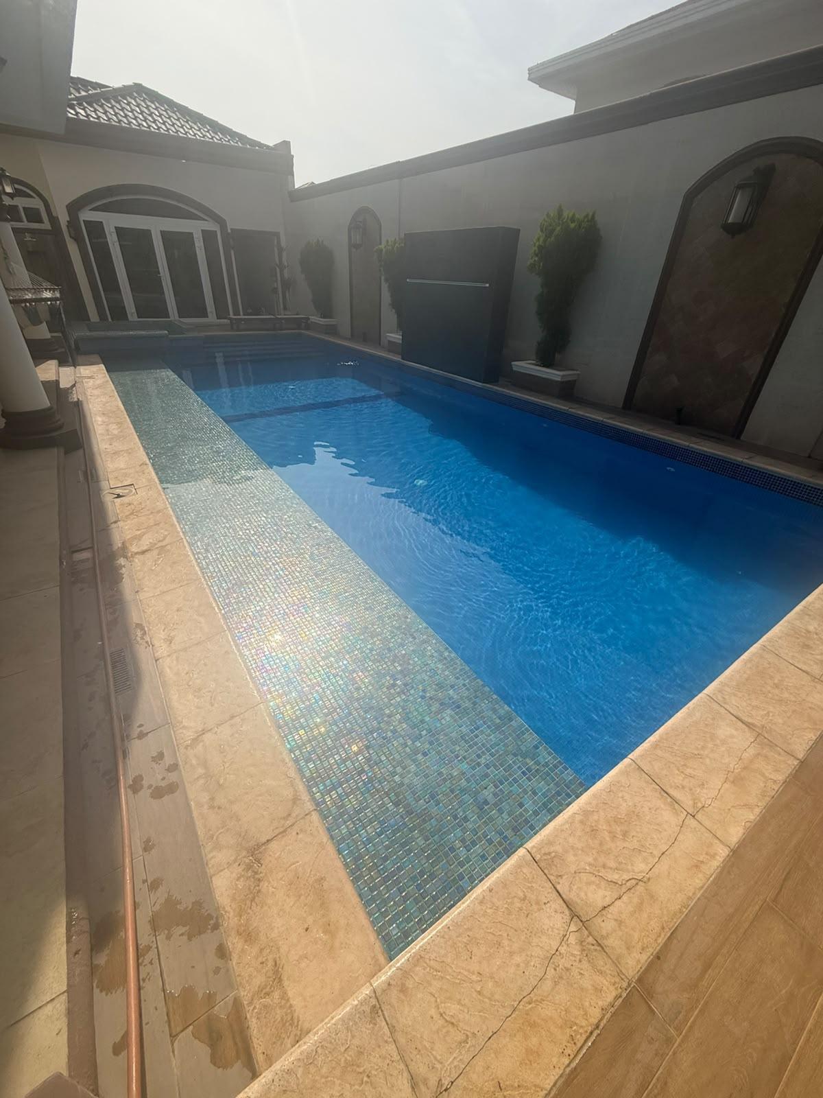 Piscina atendida mediante servicio de mantenimiento